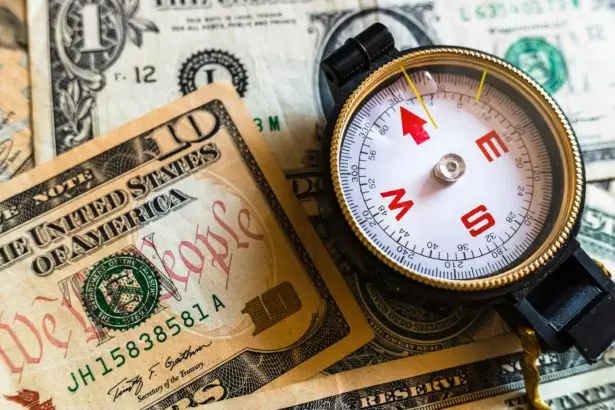 Compass indicating economic problems before a dollar crisis.