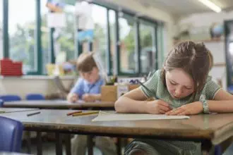 Cum să alegi școala potrivită pentru copilul tău: ghid complet